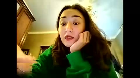 Effy online show from January 3, 2025, 3:33 pm