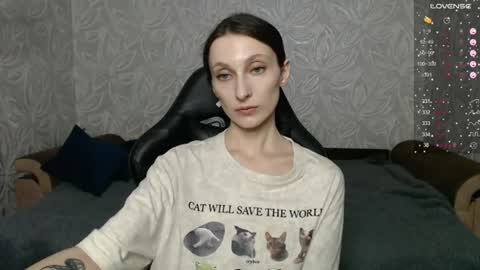 Snapshot of effy_gray chatting on August 4, 2026, 6:21 pm Anna online show from August 4, 2026, 6:21 pm