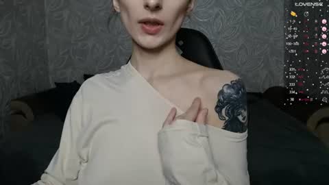 Snapshot of effy_gray chatting on August 6, 2026, 6:32 pm Anna online show from August 6, 2026, 6:32 pm