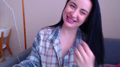 Snapshot of effy_m chatting on January 6, 2025, 12:57 pm Effy online show from January 6, 2025, 12:57 pm