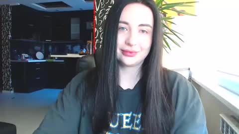 Snapshot of effy_m chatting on February 19, 2025, 11:49 am Effy online show from February 19, 2025, 11:49 am