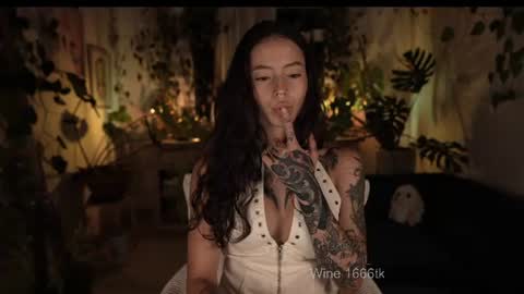 Snapshot of effylowell_ chatting on June 14, 2026, 2:24 am Effy online show from June 14, 2026, 2:24 am
