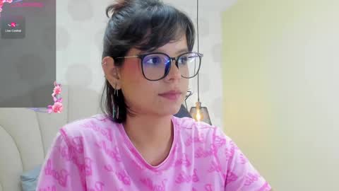  E F F Y  online show from December 5, 2024, 10:34 pm