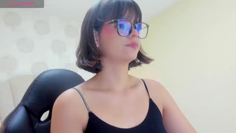  E F F Y  online show from December 6, 2024, 7:01 pm