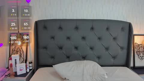  E F F Y  online show from February 12, 2025, 6:19 pm