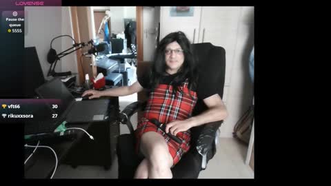 efi_crossou online show from September 12, 2025, 12:16 pm