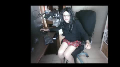 efi_crossou online show from October 5, 2025, 10:07 pm