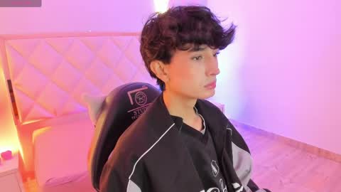 eidan_tay online show from April 1, 2026, 7:11 pm