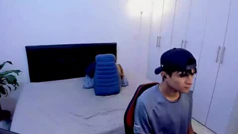 eiden_allenx1 online show from January 22, 2025, 1:32 pm