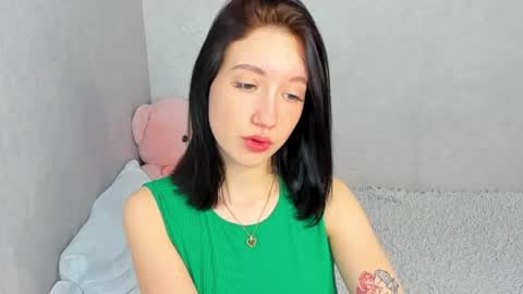 eileenmoores online show from April 13, 2026, 5:02 am