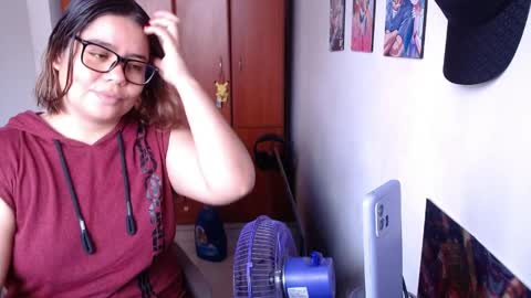 eimy_saenzz online show from April 4, 2026, 4:48 pm