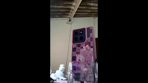 eimy_saenzz online show from April 17, 2026, 7:17 pm