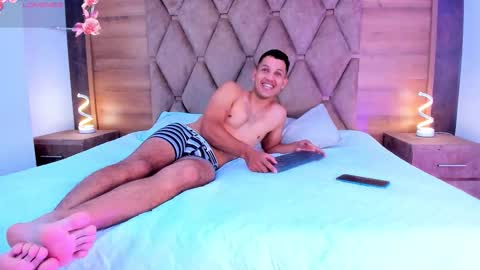 YG COUPLE online show from October 13, 2025, 8:20 pm