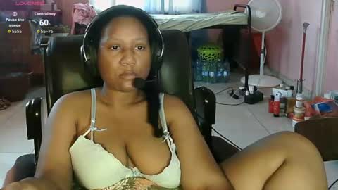 Snapshot of eirondra_valeen chatting on June 13, 2026, 6:39 pm Eirondra Valeen online show from June 13, 2026, 6:39 pm