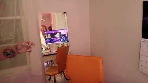 ejrabloom online show from April 1, 2026, 4:02 am