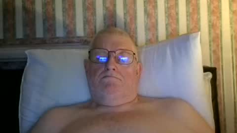 eketman1964 online show from October 8, 2025, 11:02 pm