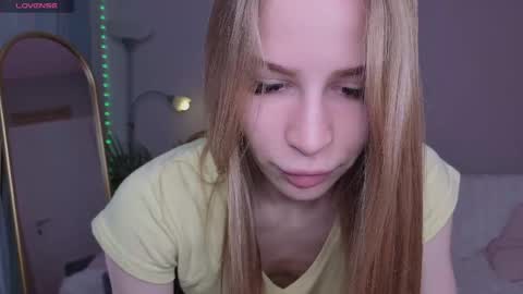 Snapshot of el1s_evans chatting on April 27, 2026, 10:02 am please read my bio there is information about private shows and about my personality online show from April 27, 2026, 10:02 am