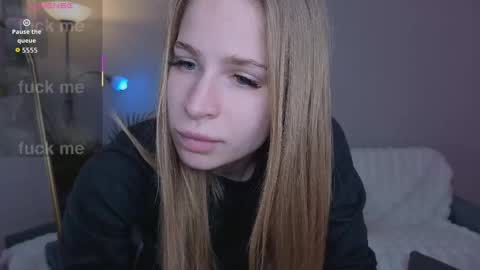 Snapshot of el1s_evans chatting on April 28, 2026, 10:20 am please read my bio there is information about private shows and about my personality online show from April 28, 2026, 10:20 am