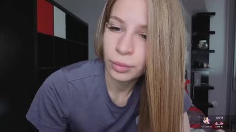 Snapshot of el1s_evans chatting on June 1, 2026, 8:05 am please read my bio there is information about private shows and about my personality online show from June 1, 2026, 8:05 am