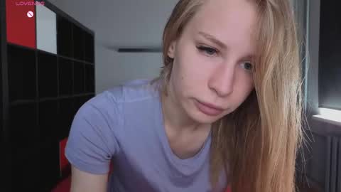 Snapshot of el1s_evans chatting on June 2, 2026, 8:05 am please read my bio there is information about private shows and about my personality online show from June 2, 2026, 8:05 am