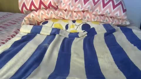 petite online show from March 8, 2025, 1:03 pm