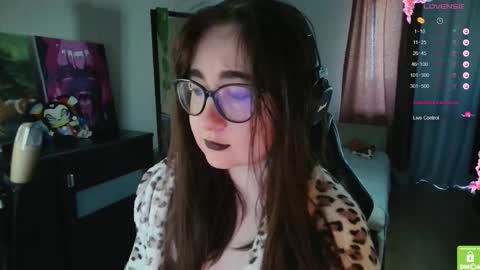 If you like it when I meow give me a thumbs up online show from September 26, 2025, 9:24 am