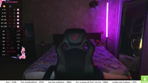 If you like it when I meow give me a thumbs up online show from December 3, 2025, 11:41 am