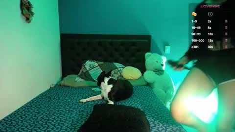 Ela  Help me reach 100 thumbs up online show from September 26, 2025, 3:10 am