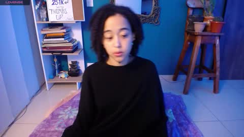 Ela  Help me reach 100 thumbs up online show from October 28, 2025, 7:23 am