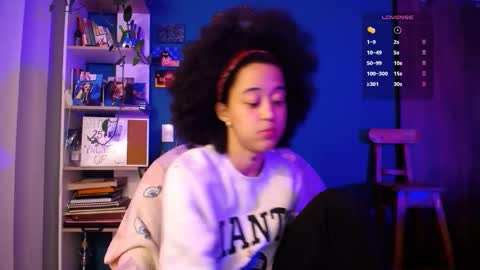 Ela  Help me reach 100 thumbs up online show from December 1, 2025, 3:00 am