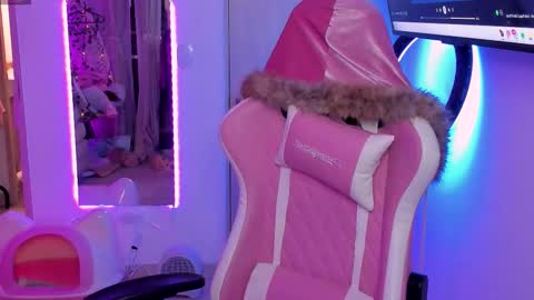 Ela online show from November 27, 2025, 8:49 am