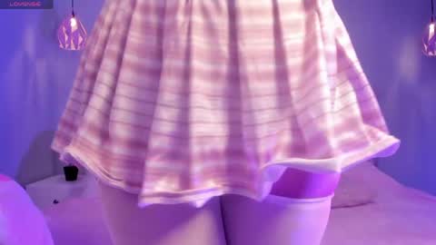 Snapshot of ela_petit chatting on April 22, 2026, 7:26 pm Ela online show from April 22, 2026, 7:26 pm