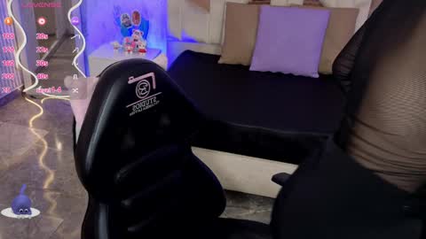 Snapshot of ela_tay1 chatting on April 4, 2026, 7:11 pm ela_tay1 online show from April 4, 2026, 7:11 pm