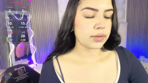 Snapshot of ela_tay1 chatting on April 17, 2026, 7:17 pm ela_tay1 online show from April 17, 2026, 7:17 pm