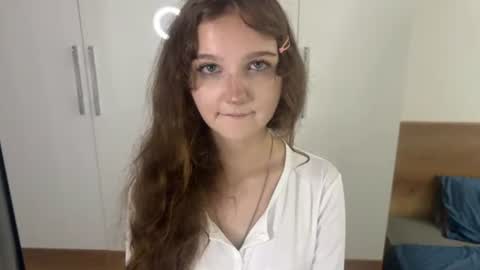 Snapshot of ela_wish chatting on July 3, 2026, 8:37 pm Ela online show from July 3, 2026, 8:37 pm