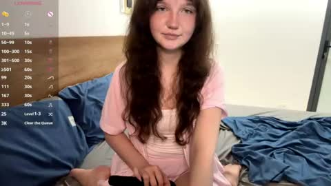 Snapshot of ela_wish chatting on July 17, 2026, 7:41 pm Ela online show from July 17, 2026, 7:41 pm