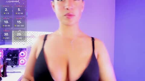 elaine87_ online show from September 19, 2025, 8:31 pm