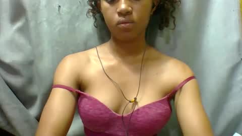 Snapshot of elaliealdy chatting on October 19, 2025, 10:49 am elaliealdy online show from October 19, 2025, 10:49 am