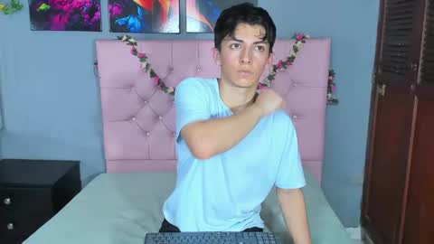 Elan Giralon online show from December 17, 2025, 10:38 pm