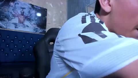 Elan Giralon online show from April 19, 2026, 10:01 pm