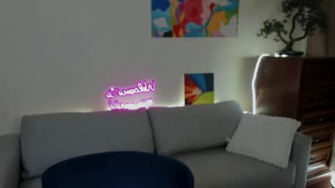 Snapshot of elani_lune chatting on April 28, 2026, 4:12 pm Elani online show from April 28, 2026, 4:12 pm