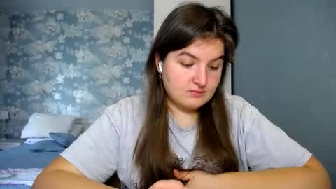 Elanis online show from March 18, 2026, 1:03 pm