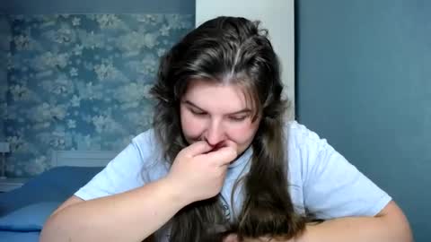 Snapshot of elanis_blair chatting on June 20, 2026, 5:38 pm Elanis online show from June 20, 2026, 5:38 pm