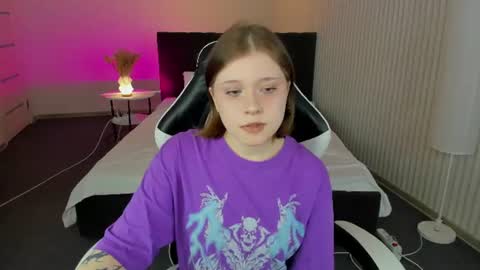 Snapshot of elara_irving chatting on July 7, 2026, 2:58 am Elly online show from July 7, 2026, 2:58 am