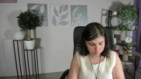 Snapshot of elara_starfall chatting on June 28, 2026, 5:35 am Marta online show from June 28, 2026, 5:35 am