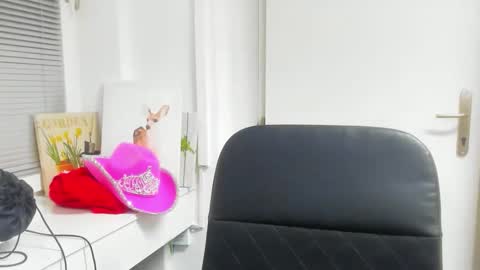 Snapshot of elararossy chatting on December 18, 2025, 6:25 pm elararossy online show from December 18, 2025, 6:25 pm