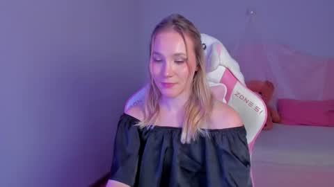 Snapshot of elaravoltage chatting on March 13, 2026, 5:52 pm elaravoltage online show from March 13, 2026, 5:52 pm