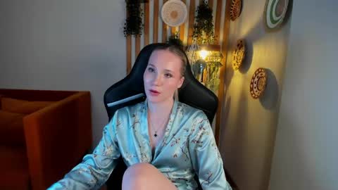 Snapshot of elaravoltage chatting on June 6, 2026, 6:01 pm elaravoltage online show from June 6, 2026, 6:01 pm