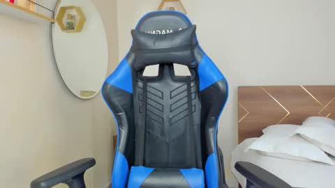 Ela online show from October 28, 2025, 9:28 pm