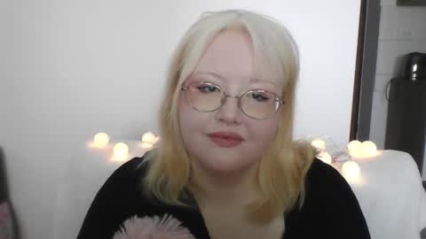 elayne_sweet online show from March 23, 2026, 8:07 am